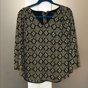Essentials Women's Top with Navy and Gold Design L 3/4 sleeve.